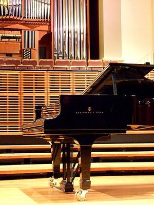 360px-Steinway_&_Sons_piano_on_stage