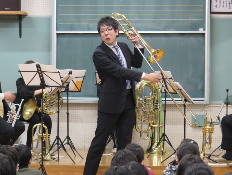 楽器紹介の様子